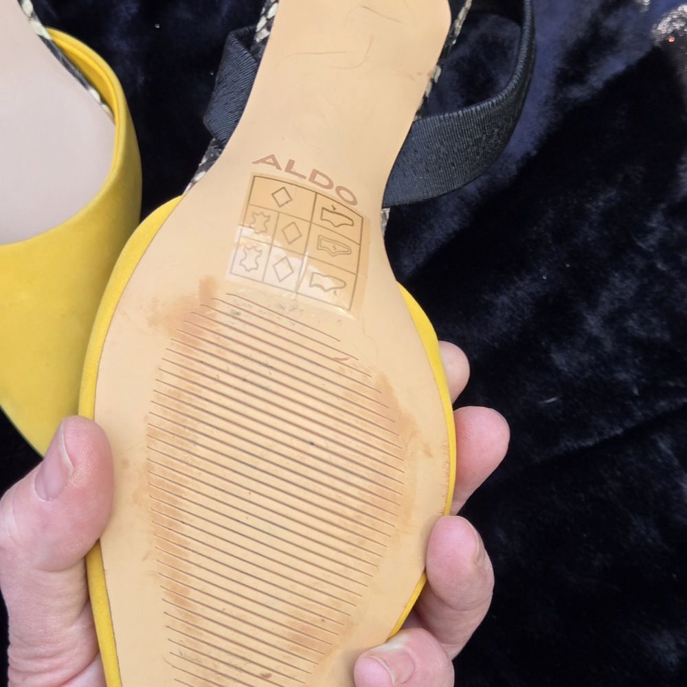 ALDO Yellow Pointed Toe Slingback Heels Size 6.5 Elastic Strap Pumps - Picture 7 of 7